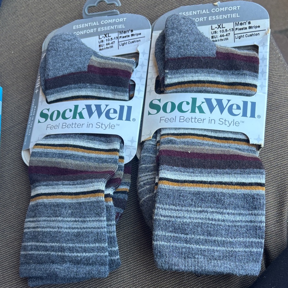 Sock Well wool fiesta stripe 
Light cushion